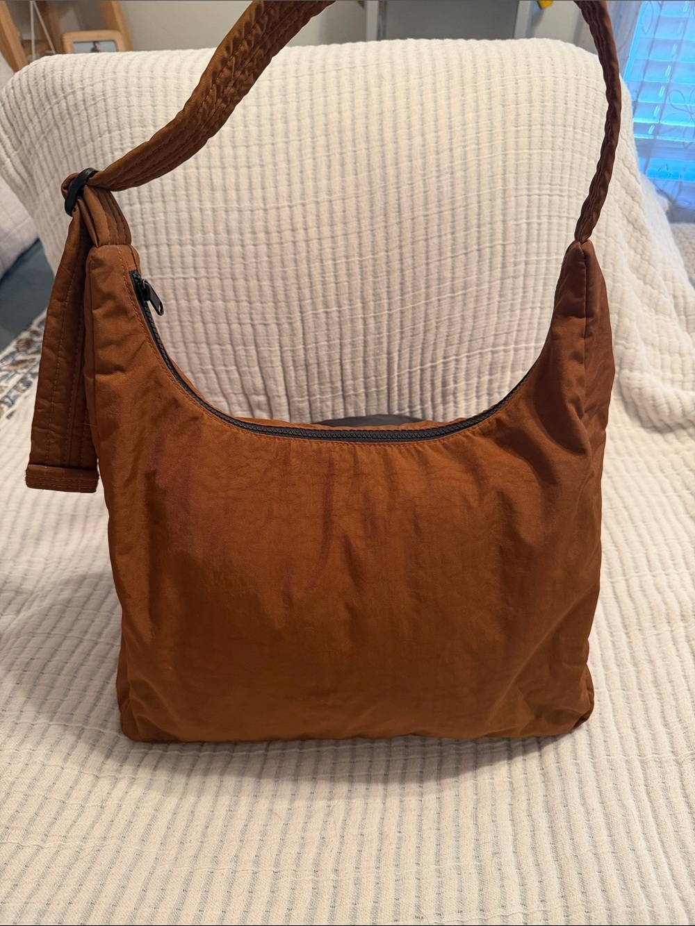 BAGGU Nylon Shoulder Bag in Rust Brown